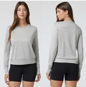 Vuori Daydream Long Sleeve Crewneck Light Gray Moisture Wicking Size S VW133